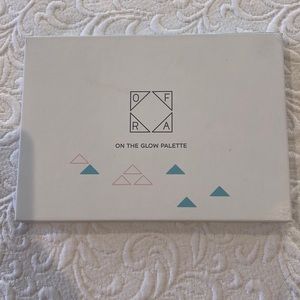 Ofra Cosmetics On the Glow Contour Palette
